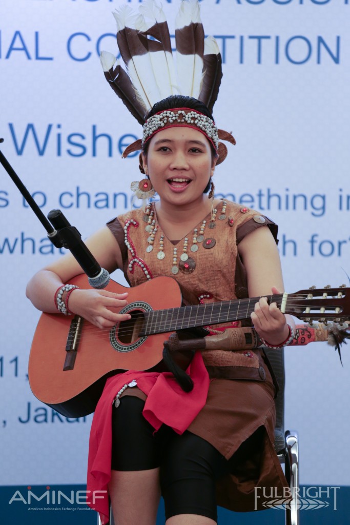 She sang a beautiful traditional Dayak song called Itak Gumer